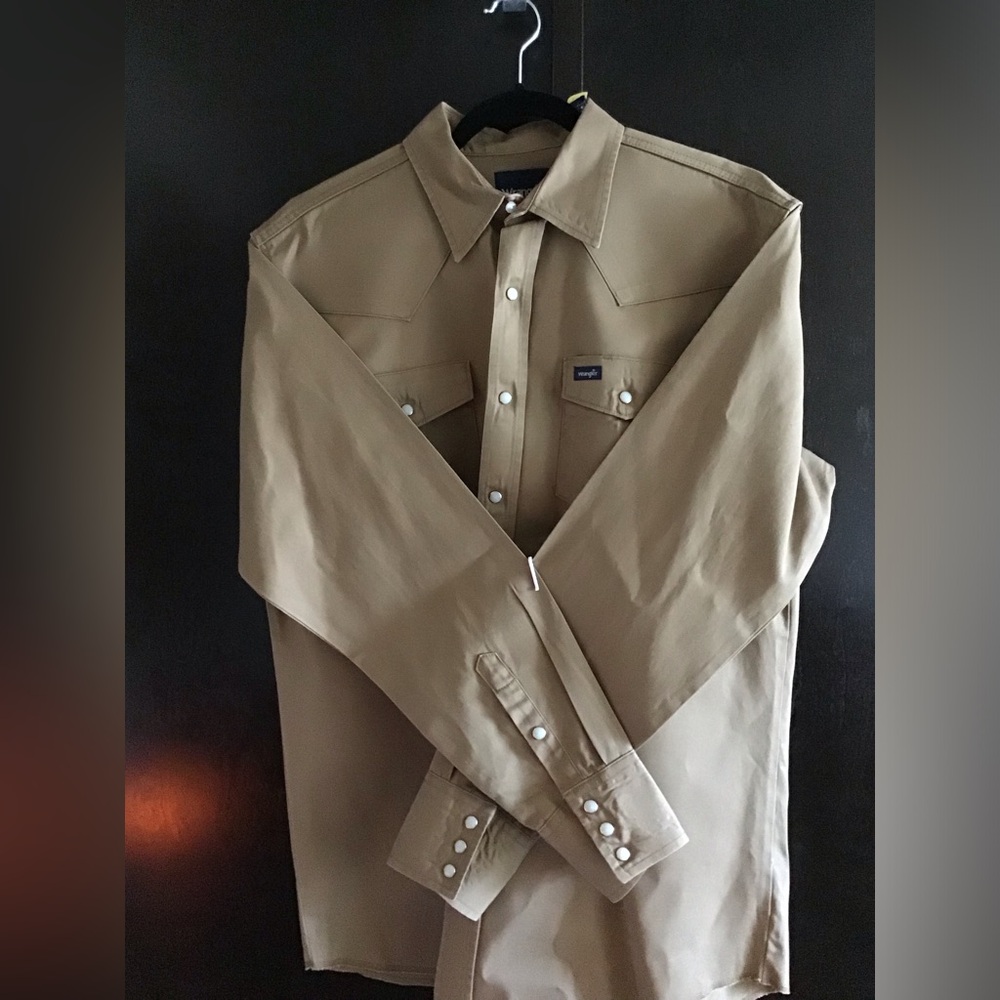 Wrangler Men’s Long-Sleeve Western Button-Down Shirt in Tan
